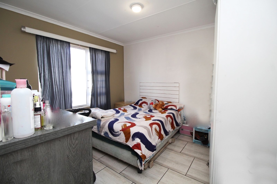 2 Bedroom Property for Sale in Middedorp Western Cape